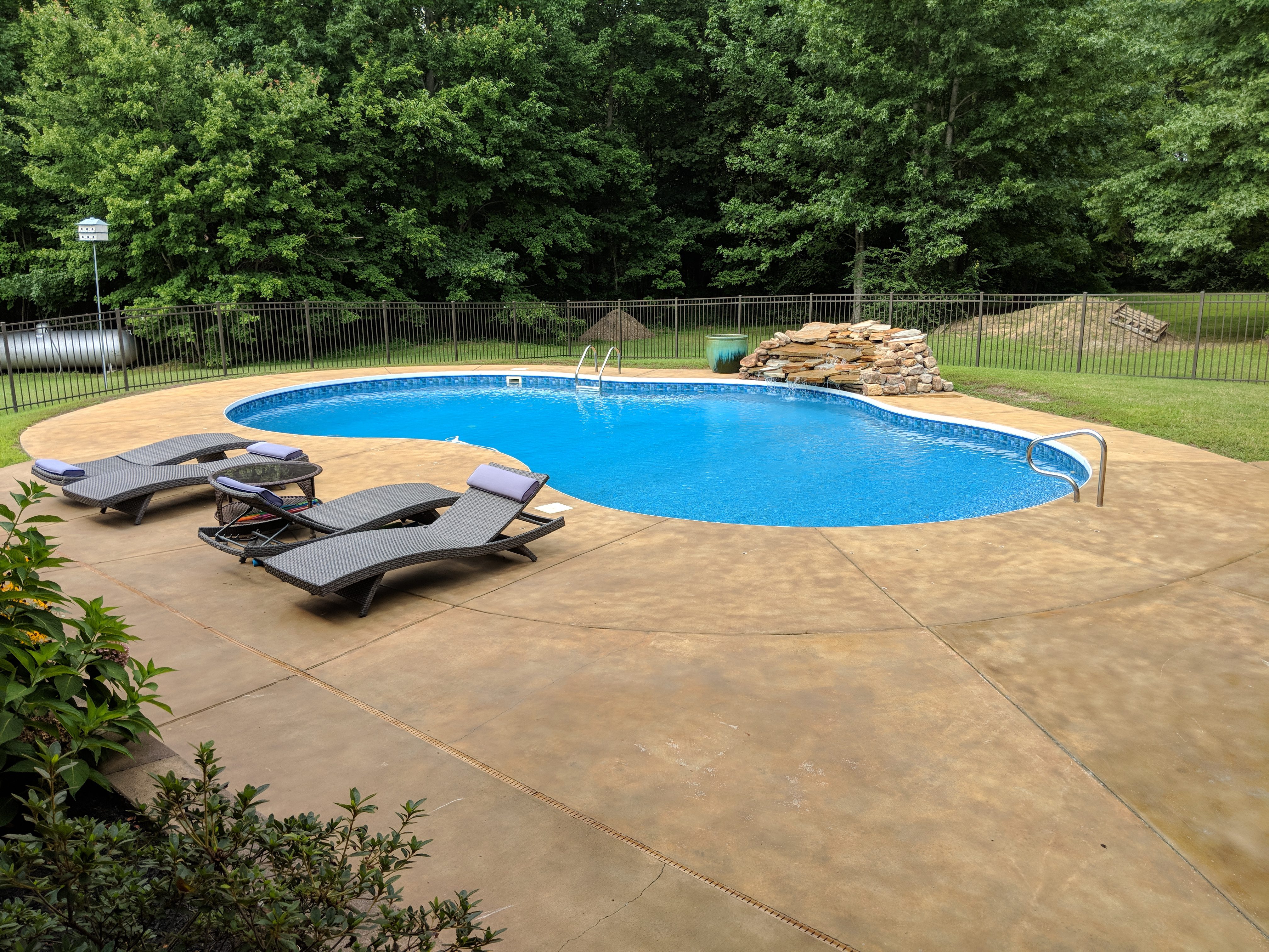 Swimming Pool Installation in Springfield & White House, TN Hutch Pools